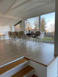 Et opholdsområde på Summer House Near The Water's Edge On Bornholm