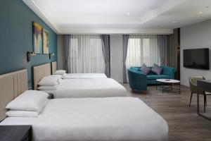 Postel nebo postele na pokoji v ubytování E-DA Skylark Hotel