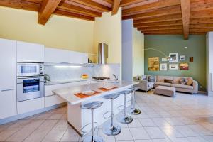 a kitchen with a counter and a couch in a room at Loft Diamante in Soiano del Lago