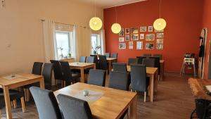 a dining room with wooden tables and chairs at Torhaus Terra Nova in Elsterheide