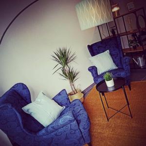 A seating area at DAS TONIS - IHR Bett im Herzen des Salzkammergutes