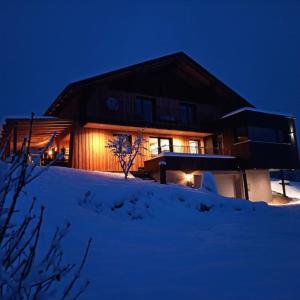 DAS TONIS - IHR Bett im Herzen des Salzkammergutes during the winter
