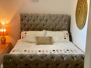 Posteľ alebo postele v izbe v ubytovaní 'Coll de Rates' Beautiful 1-Bed Apartment + 36 fotografií