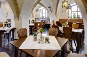 Restaurace v ubytování Altstadt- und Businesshotel Pfaubräu - Brauereigasthof - Frühstücksbuffet - kostenfreie Radgarage - Hunde willkommen