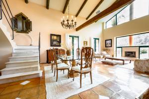 Zdjęcie z galerii obiektu VILLA SAGUARO Málaga w mieście Alhaurín de la Torre