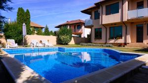 a swimming pool in front of a house at Вила Матилда - Villa Matilda in Bŭlgarevo