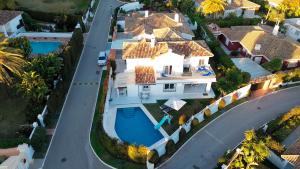 Fotografia z galérie ubytovania Villa encantadora junto a la playa en Los Monteros con seguridad 24 horas v Marbelli