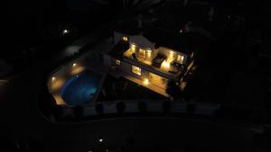 Fotografia z galérie ubytovania Villa encantadora junto a la playa en Los Monteros con seguridad 24 horas v Marbelli