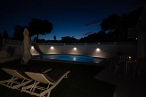 Fotografia z galérie ubytovania Villa encantadora junto a la playa en Los Monteros con seguridad 24 horas v Marbelli