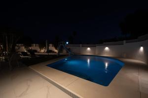 Fotografia z galérie ubytovania Villa encantadora junto a la playa en Los Monteros con seguridad 24 horas v Marbelli