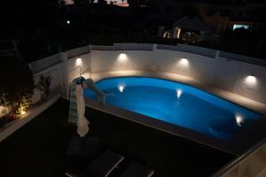 Fotografia z galérie ubytovania Villa encantadora junto a la playa en Los Monteros con seguridad 24 horas v Marbelli
