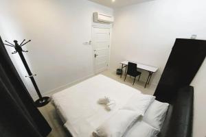 Postel nebo postele na pokoji v ubytování Island Hostel Bayan Lepas Airport