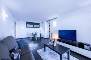 Televízia a/alebo spoločenská miestnosť v ubytovaní NC APARTMENTS Moli Blau 102 - 4 personas