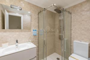 Fotografia z galérie ubytovania PUERTO MARINA-BENALMADENA LUXURY APARTMENT DENTRO DE LA ISLA v destinácii Benalmádena
