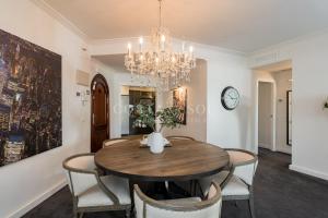 Fotografia z galérie ubytovania PUERTO MARINA-BENALMADENA LUXURY APARTMENT DENTRO DE LA ISLA v destinácii Benalmádena