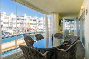 Fotografia z galérie ubytovania PUERTO MARINA-BENALMADENA LUXURY APARTMENT DENTRO DE LA ISLA v destinácii Benalmádena
