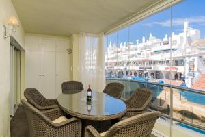 Fotografia z galérie ubytovania PUERTO MARINA-BENALMADENA LUXURY APARTMENT DENTRO DE LA ISLA v destinácii Benalmádena