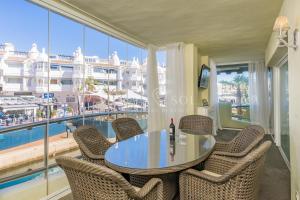 Fotografia z galérie ubytovania PUERTO MARINA-BENALMADENA LUXURY APARTMENT DENTRO DE LA ISLA v destinácii Benalmádena