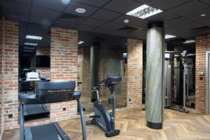 Posilňovňa alebo fitness centrum v ubytovaní INX Design Hotel