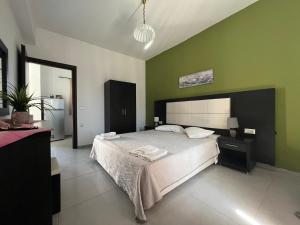 Кровать или кровати в номере Villa Antonis deluxe apartments