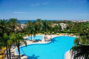 an overhead view of a swimming pool at a resort at Alfagar Alto da Colina in Albufeira