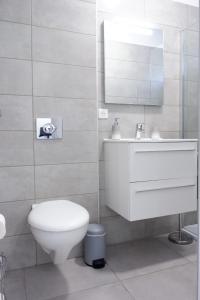 Kúpeľňa v ubytovaní N7 Charmant T2 avec jacuzzi privé