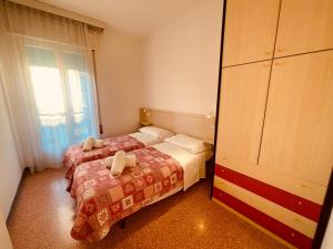 Postel nebo postele na pokoji v ubytování App4rent Saturno 4 - family apartment, wifi, parking