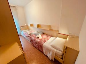 Postel nebo postele na pokoji v ubytování App4rent Saturno 4 - family apartment, wifi, parking