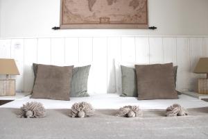 a bed with four seashells on top of it at Fleur de Ré in Loix