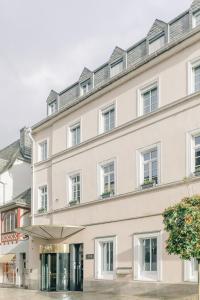 una representación de la parte delantera de un edificio blanco en DOM Hotel LIMBURG, en Limburg an der Lahn