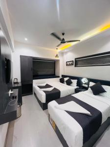 Postel nebo postele na pokoji v ubytování Hotel Larmont Luxury