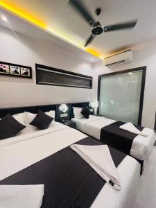 Postel nebo postele na pokoji v ubytování Hotel Larmont Luxury