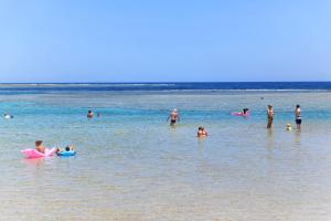 Ein Strand an oder in der Nähe des Resorts