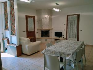 a kitchen and dining room with a table and chairs at Doris' home in Pisogne