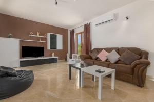 a living room with a couch and a table at Villa Emini by IstriaLux in Novaki Motovunski