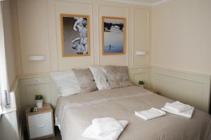 Un pat sau paturi într-o cameră la pontevecchio rooms