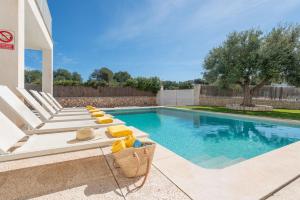 Basen w obiekcie STUNNING VILLA MARIANELLA GRIS, POOL, BBQ, AC, FREE WIFI lub w pobliżu