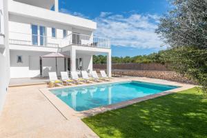 Basen w obiekcie STUNNING VILLA MARIANELLA GRIS, POOL, BBQ, AC, FREE WIFI lub w pobliżu