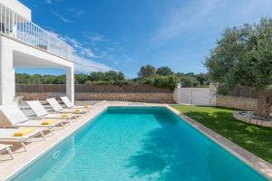 Basen w obiekcie STUNNING VILLA MARIANELLA GRIS, POOL, BBQ, AC, FREE WIFI lub w pobliżu