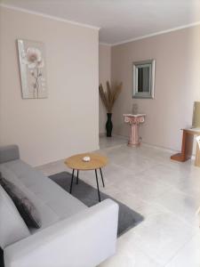 A seating area at Sunrise Apartment 2