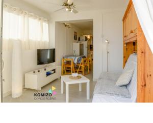 Televízia a/alebo spoločenská miestnosť v ubytovaní « L’Ecume » Terrasse Rez-de-chaussée/Front de mer