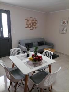 A seating area at Sunrise Apartment 2