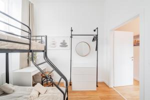 a bedroom with a bunk bed and a mirror at Modern Central City Rooms in Vienna
