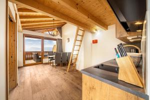 A kitchen or kitchenette at Eggerhof Fernblick
