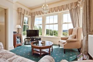 Μια τηλεόραση ή/και κέντρο ψυχαγωγίας στο Drawing Room Far Sawrey Windermere