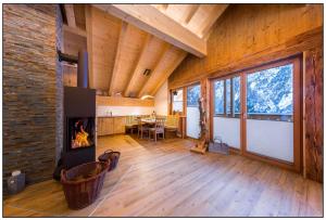 a living room with a fireplace and a dining room at Ferienchalet Elisabeth in Steeg