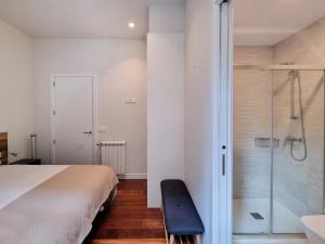 Kúpeľňa v ubytovaní Chillida Larramendi - Iberorent Apartments + 30 fotografií