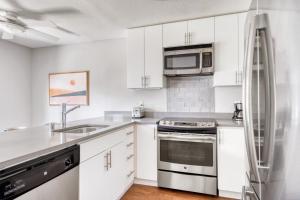 Φωτογραφία από το άλμπουμ του Foster City 1BR w Pool Bball Spa nr Caltrain SFO-874 σε Foster City
