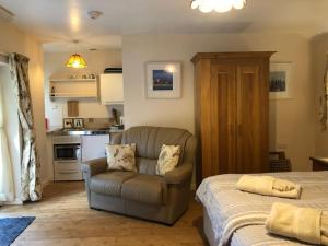 Dapur atau dapur kecil di Wheelchair Friendly Apartment in the countryside
