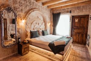 Postel nebo postele na pokoji v ubytování Bayar Cave Suites + 37 fotografií